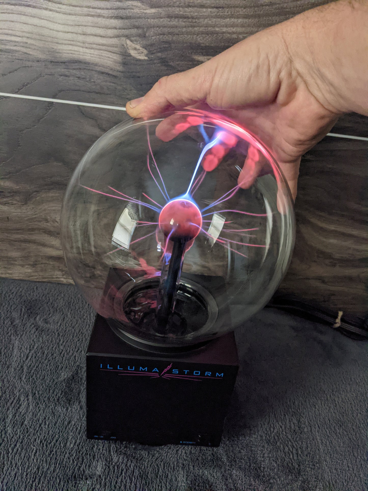 Realistic Illuma Storm 42-3035 Plasma Globe Ball Audio Motion Lamp